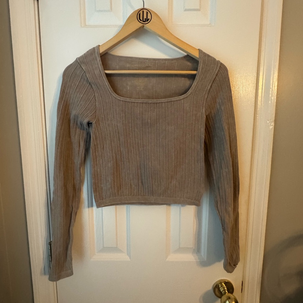 Gray Ribbed Long Sleeve Crop Top